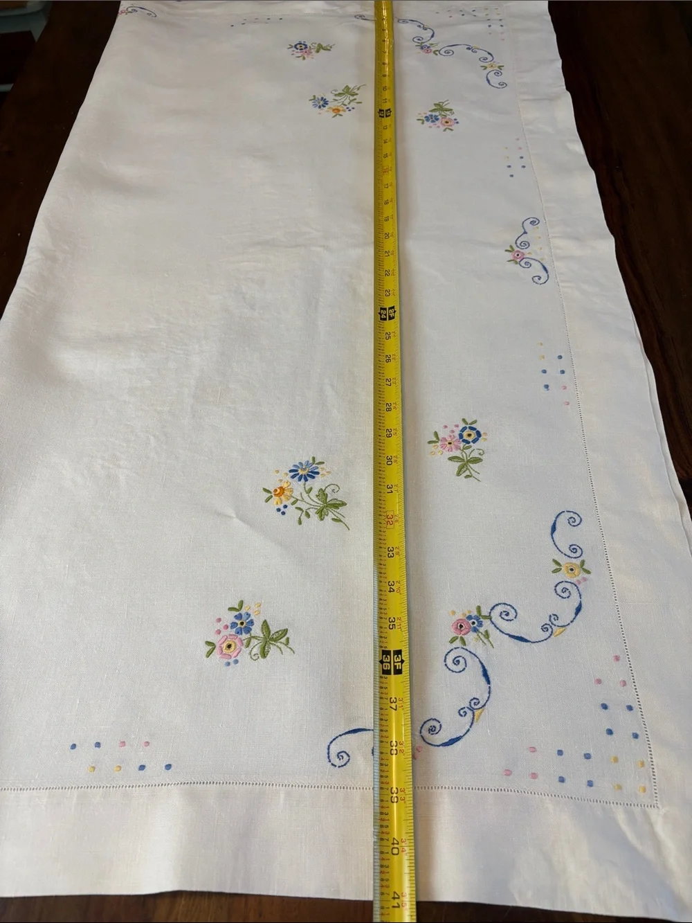Embroidered Vintage Floral Tablecloth - Classic Home Dining with Sweetness!